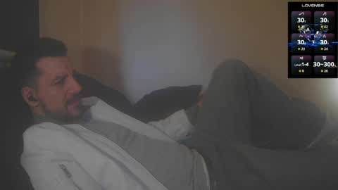 Jon - Im Straight online show from 30, 4, 2026
