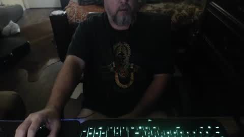 Snapshot of bighugmugg chatting on 21, 11, 2025 bighugmugg online show from 21, 11, 2025