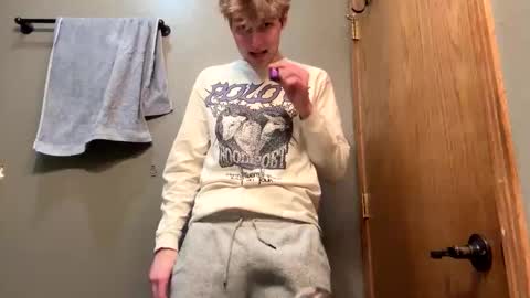 Snapshot of bigskinnyboyshh chatting on 10, 12, 2024 bigskinnyboyshh online show from 10, 12, 2024