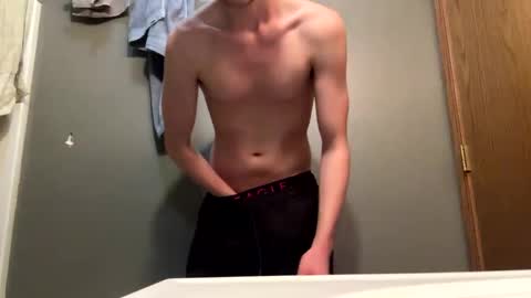 Snapshot of bigskinnyboyshh chatting on 15, 12, 2024 bigskinnyboyshh online show from 15, 12, 2024