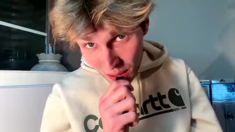 Snapshot of bigskinnyboyshh chatting on 2, 1, 2025 bigskinnyboyshh online show from 2, 1, 2025