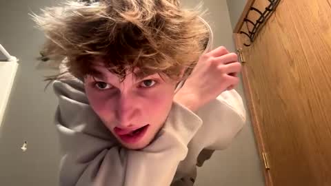 Snapshot of bigskinnyboyshh chatting on 8, 1, 2025 bigskinnyboyshh online show from 8, 1, 2025