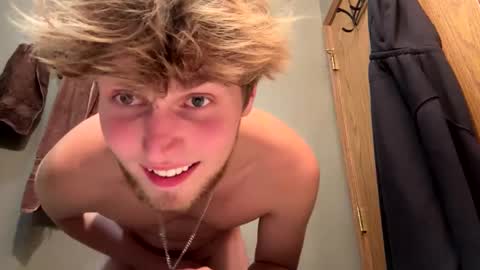 Snapshot of bigskinnyboyshh chatting on 23, 9, 2025 bigskinnyboyshh online show from 23, 9, 2025