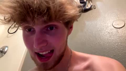 Snapshot of bigskinnyboyshh chatting on 27, 9, 2025 bigskinnyboyshh online show from 27, 9, 2025