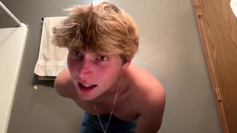 Snapshot of bigskinnyboyshh chatting on 3, 10, 2025 bigskinnyboyshh online show from 3, 10, 2025