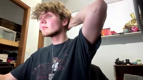 Snapshot of bigskinnyboyshh chatting on 28, 10, 2025 bigskinnyboyshh online show from 28, 10, 2025