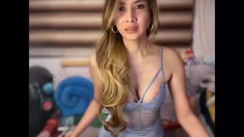 Yna     online show from 3, 12, 2025