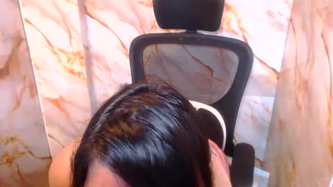 Snapshot of bigtitshotmom chatting on 8, 5, 2026 MARJ online show from 8, 5, 2026