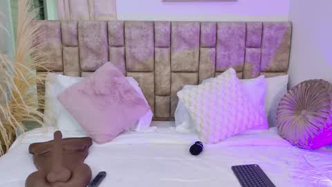 Snapshot of biiancasimons_ chatting on 22, 9, 2025 online show from 22, 9, 2025