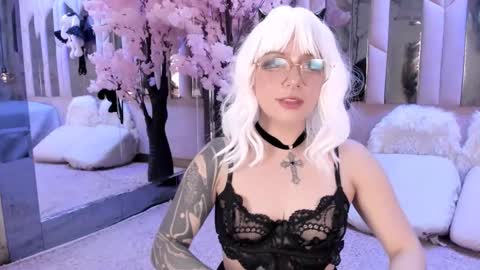 Snapshot of biizzy_noar chatting on 4, 11, 2025 Biizzy online show from 4, 11, 2025