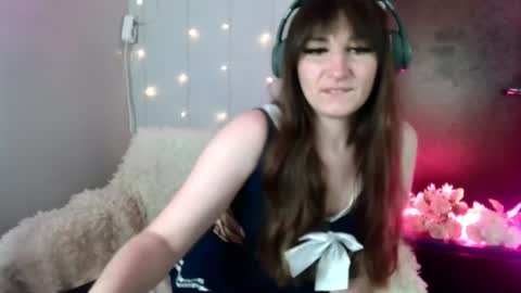 birdie_kiss online show from 15, 6, 2026