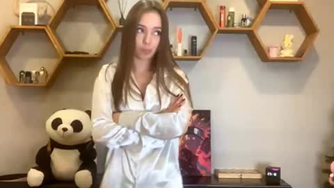 Nina online show from 1, 2, 2026