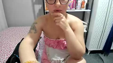 bisex woman online show from 24, 7, 2026