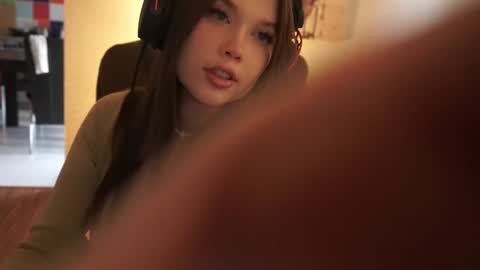 Snapshot of bitter_moon chatting on 12, 3, 2025 Ann Braslowsky online show from 12, 3, 2025