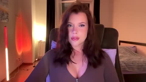 Snapshot of bitter_moon chatting on 21, 9, 2025 Ann Braslowsky online show from 21, 9, 2025