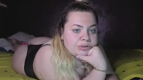 Snapshot of bixi256 chatting on 4, 5, 2026 BixiAdelle online show from 4, 5, 2026
