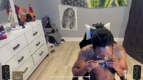 Plant Base Streamers From Pennsylvania online show from 25, 9, 2025