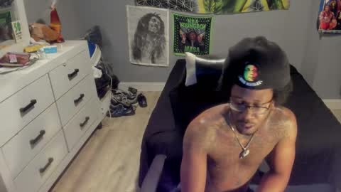 Plant Base Streamers From Pennsylvania online show from 2, 12, 2025