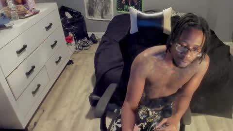 Plant Base Streamers From Pennsylvania online show from 17, 12, 2025