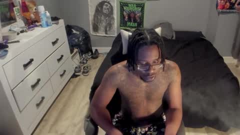 Plant Base Streamers From Pennsylvania online show from 18, 12, 2025