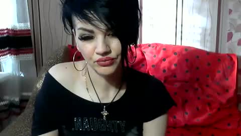 black_hot_01 online show from 20, 1, 2025