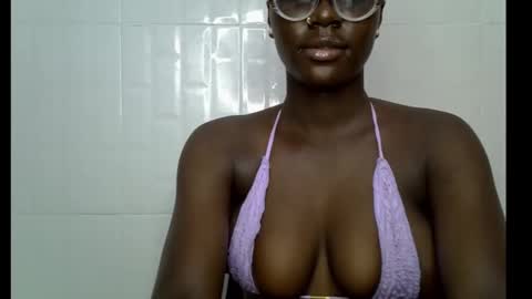 Snapshot of black_petitqueen12 chatting on 5, 11, 2025 BLACK online show from 5, 11, 2025