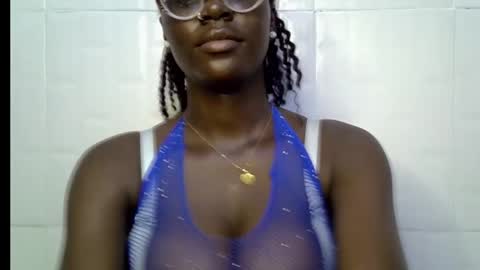 Snapshot of black_petitqueen12 chatting on 12, 11, 2025 BLACK online show from 12, 11, 2025