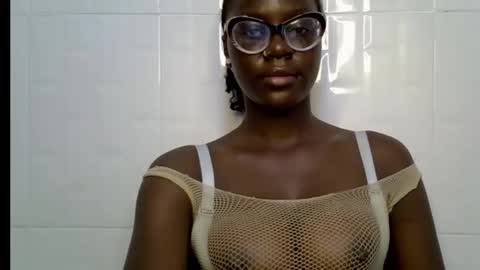 Snapshot of black_petitqueen12 chatting on 16, 11, 2025 BLACK online show from 16, 11, 2025