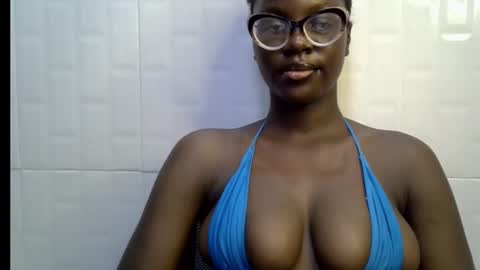 Snapshot of black_petitqueen12 chatting on 30, 11, 2025 BLACK online show from 30, 11, 2025