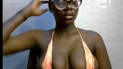 Snapshot of black_petitqueen12 chatting on 4, 12, 2025 BLACK online show from 4, 12, 2025