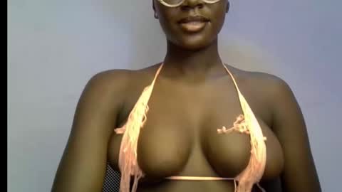 Snapshot of black_petitqueen12 chatting on 16, 12, 2025 BLACK online show from 16, 12, 2025