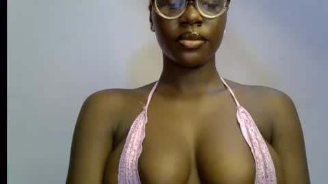 Snapshot of black_petitqueen12 chatting on 22, 12, 2025 BLACK online show from 22, 12, 2025