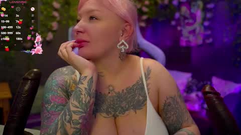 Snapshot of blackedbarbie chatting on 29, 10, 2025 Alice online show from 29, 10, 2025