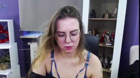 Z O E Y online show from 6, 12, 2024