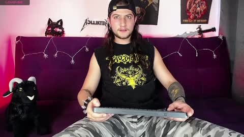 Snapshot of blackwolf_6 chatting on 16, 12, 2024 Dave online show from 16, 12, 2024