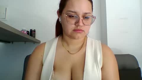 Snapshot of blanquita102530 chatting on 7, 11, 2025 Lary online show from 7, 11, 2025