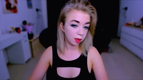 Nicole online show from 27, 9, 2025