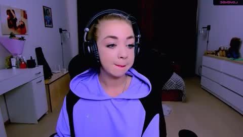 Nicole online show from 1, 10, 2025