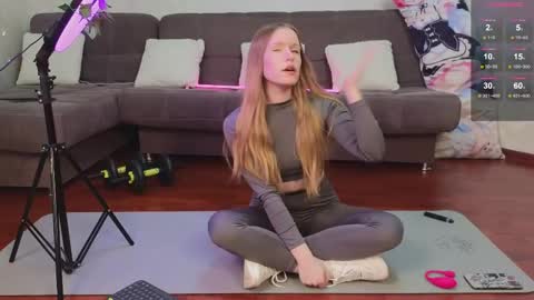 Mona redhead Diana brown-haired online show from 13, 5, 2026
