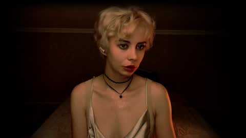 blond_ice_ann online show from 10, 5, 2026