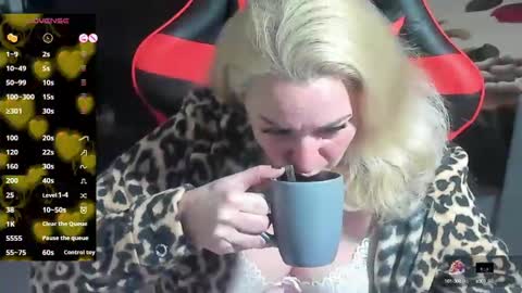 Snapshot of blond_ledi chatting on 3, 3, 2025 blond_ledi online show from 3, 3, 2025