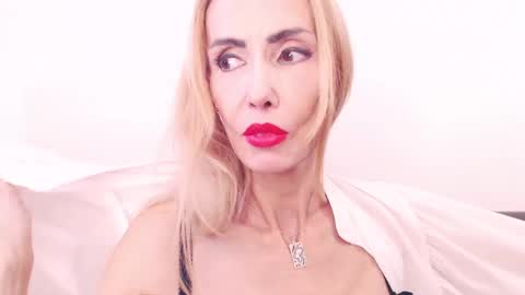 blond_pussy_ online show from 9, 12, 2024