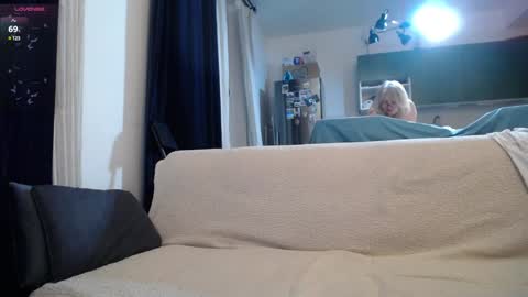 Snapshot of blond_woman chatting on 6, 1, 2025 Karina online show from 6, 1, 2025