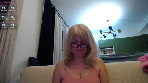 Snapshot of blond_woman chatting on 17, 1, 2025 Karina online show from 17, 1, 2025
