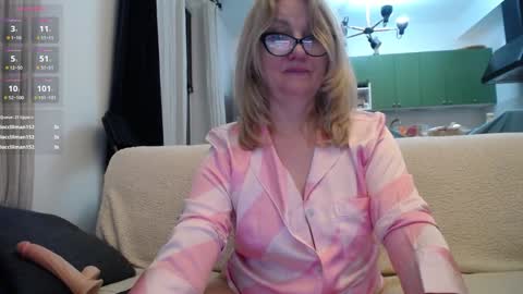 Snapshot of blond_woman chatting on 27, 1, 2025 Karina online show from 27, 1, 2025