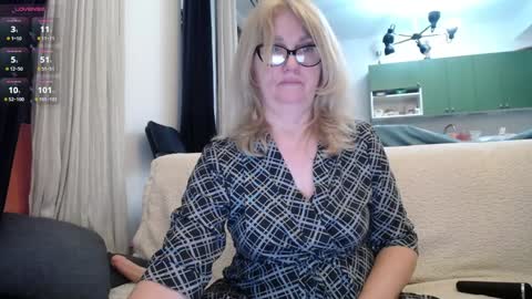 Snapshot of blond_woman chatting on 28, 1, 2025 Karina online show from 28, 1, 2025
