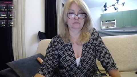 Snapshot of blond_woman chatting on 31, 1, 2025 Karina online show from 31, 1, 2025