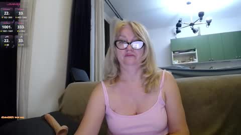 Snapshot of blond_woman chatting on 16, 2, 2025 Karina online show from 16, 2, 2025