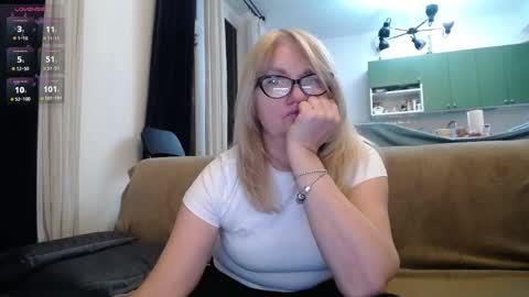 Snapshot of blond_woman chatting on 18, 2, 2025 Karina online show from 18, 2, 2025