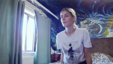 Snapshot of blonde4pasion chatting on 20, 10, 2025 blonde4pasion online show from 20, 10, 2025